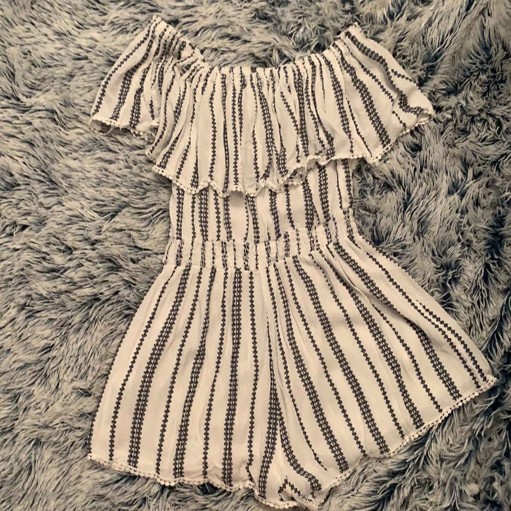 Lulu’s | White Print Off the Shoulder Romper - Picture 5 of 7